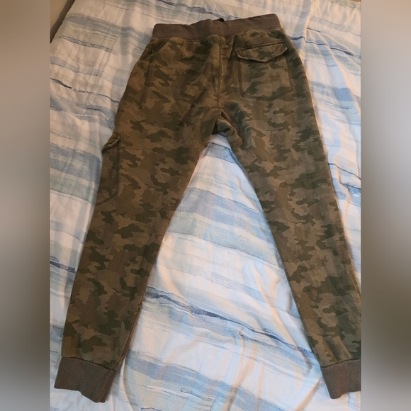 Puma men’s camo-print fleece cargo pants in size Medium. - Picture 2 of 7